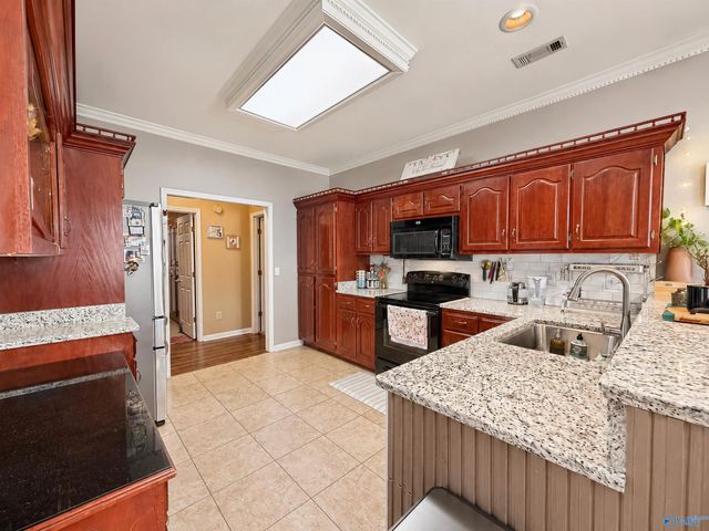 2613 Little John Street SW, Decatur, AL 35603
