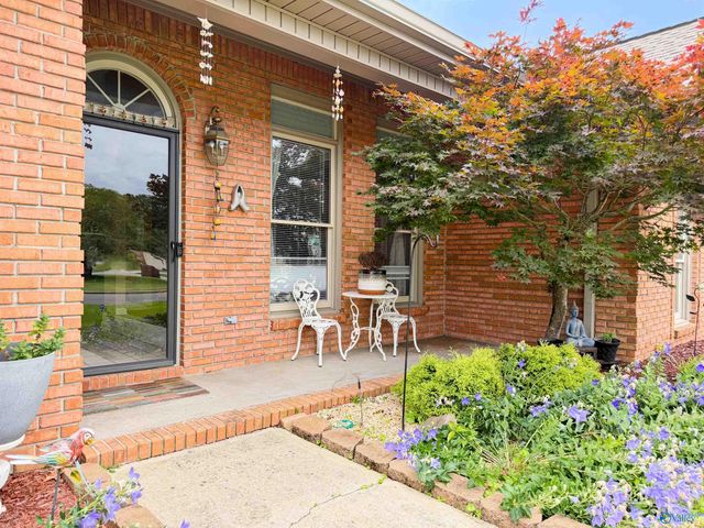 2613 Little John Street SW, Decatur, AL 35603