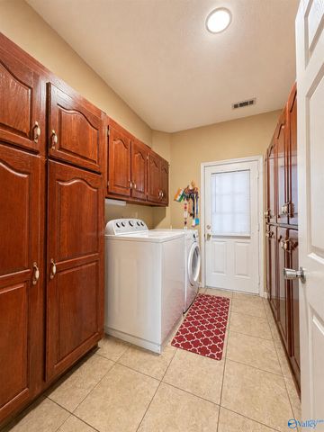 2613 Little John Street SW, Decatur, AL 35603
