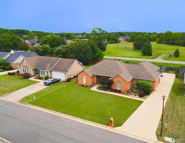 2613 Little John Street SW, Decatur, AL 35603