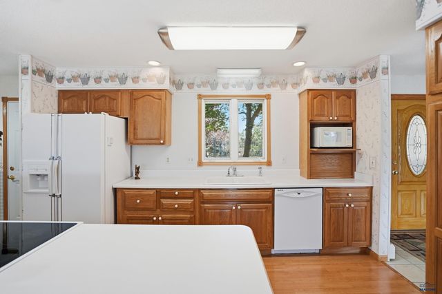 955 KINGSWOOD DR, Rapid City, SD 57702