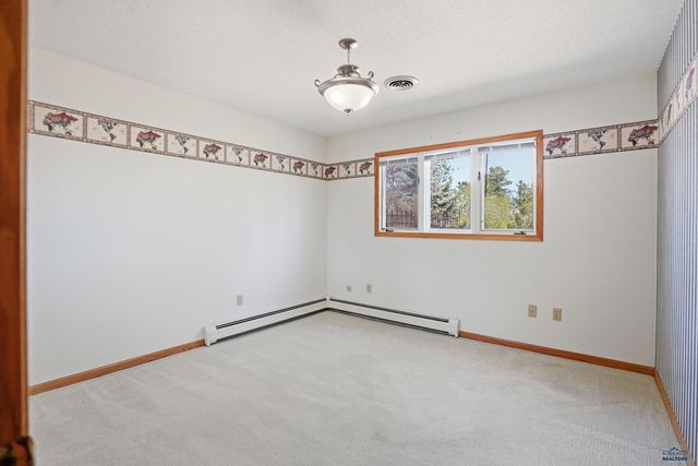 955 KINGSWOOD DR, Rapid City, SD 57702