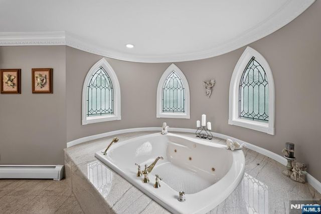 11 Pine Tree Drive, Saddle River, NJ 07458
