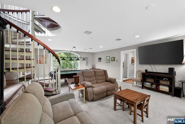11 Pine Tree Drive, Saddle River, NJ 07458