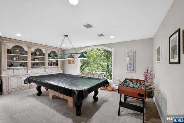 11 Pine Tree Drive, Saddle River, NJ 07458