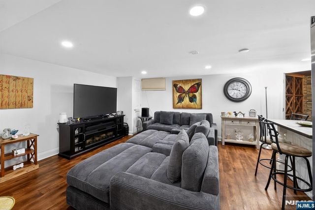 11 Pine Tree Drive, Saddle River, NJ 07458