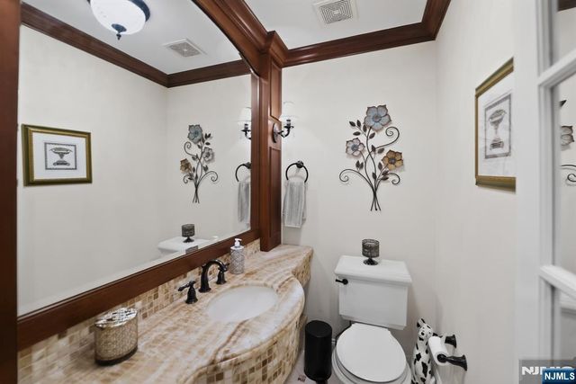11 Pine Tree Drive, Saddle River, NJ 07458