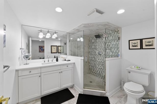 11 Pine Tree Drive, Saddle River, NJ 07458
