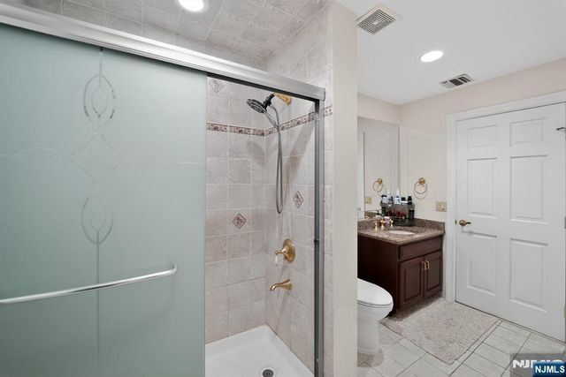 11 Pine Tree Drive, Saddle River, NJ 07458