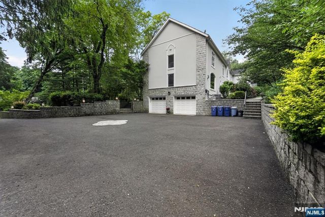 11 Pine Tree Drive, Saddle River, NJ 07458