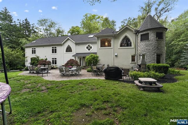 11 Pine Tree Drive, Saddle River, NJ 07458