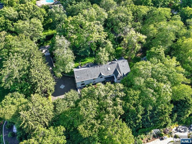 11 Pine Tree Drive, Saddle River, NJ 07458