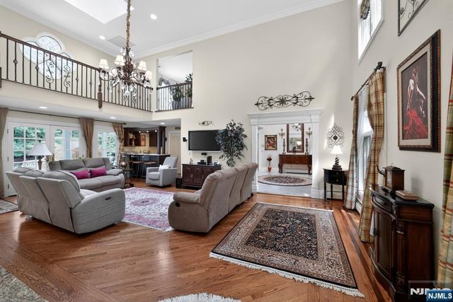 11 Pine Tree Drive, Saddle River, NJ 07458