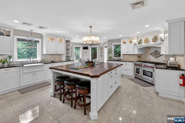 11 Pine Tree Drive, Saddle River, NJ 07458
