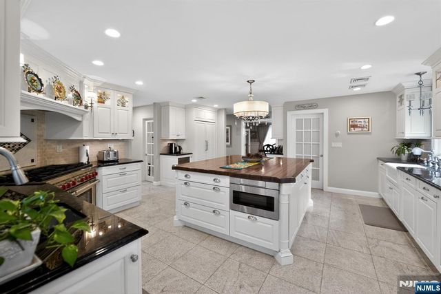 11 Pine Tree Drive, Saddle River, NJ 07458