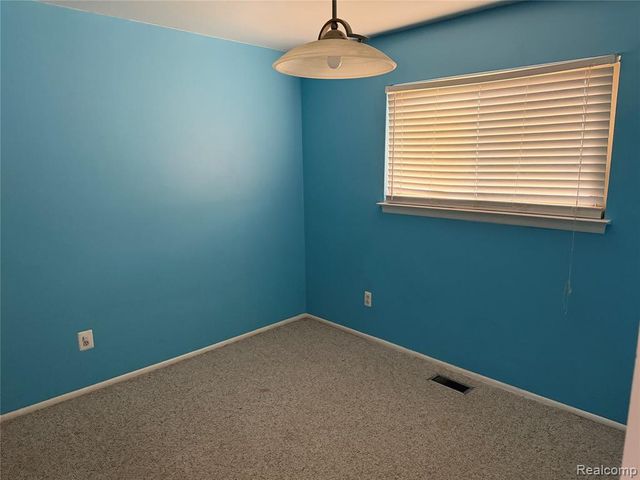 17949 S Wind Drive, Fraser, MI 48026