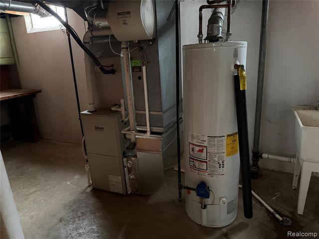 17949 S Wind Drive, Fraser, MI 48026