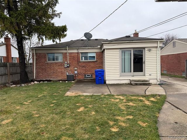 17949 S Wind Drive, Fraser, MI 48026