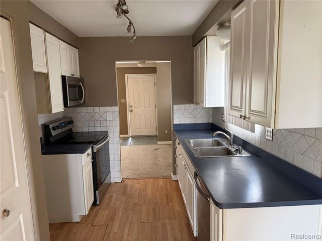 17949 S Wind Drive, Fraser, MI 48026