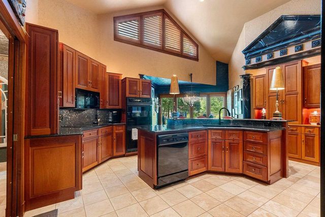 3718 WESTWOOD LANE, Manitowoc, WI 54220