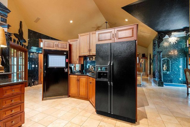 3718 WESTWOOD LANE, Manitowoc, WI 54220