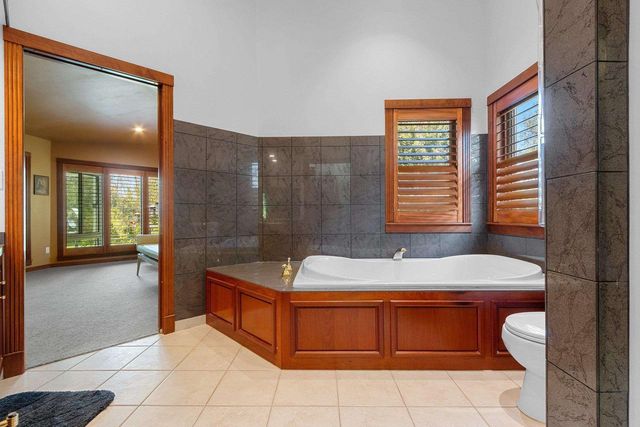 3718 WESTWOOD LANE, Manitowoc, WI 54220