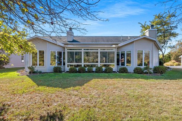 3718 WESTWOOD LANE, Manitowoc, WI 54220