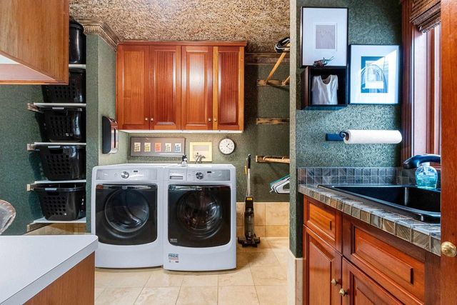 3718 WESTWOOD LANE, Manitowoc, WI 54220