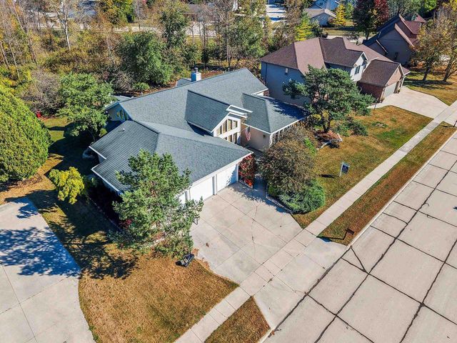 3718 WESTWOOD LANE, Manitowoc, WI 54220