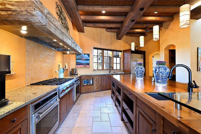 35 Vista Hermosa, Santa Fe, NM 87506