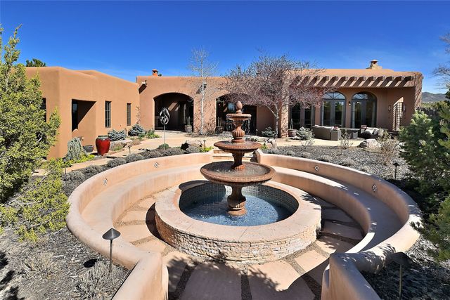 35 Vista Hermosa, Santa Fe, NM 87506