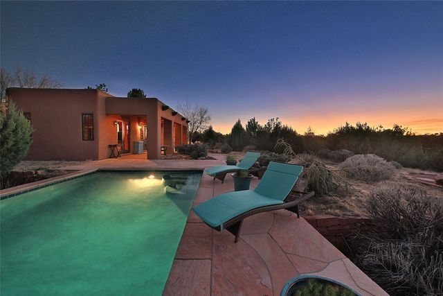 35 Vista Hermosa, Santa Fe, NM 87506