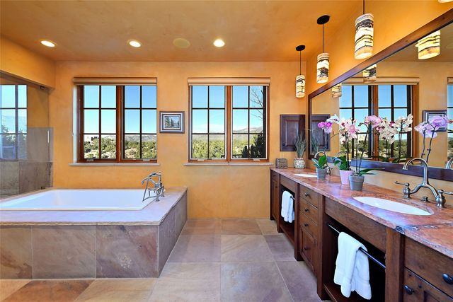 35 Vista Hermosa, Santa Fe, NM 87506