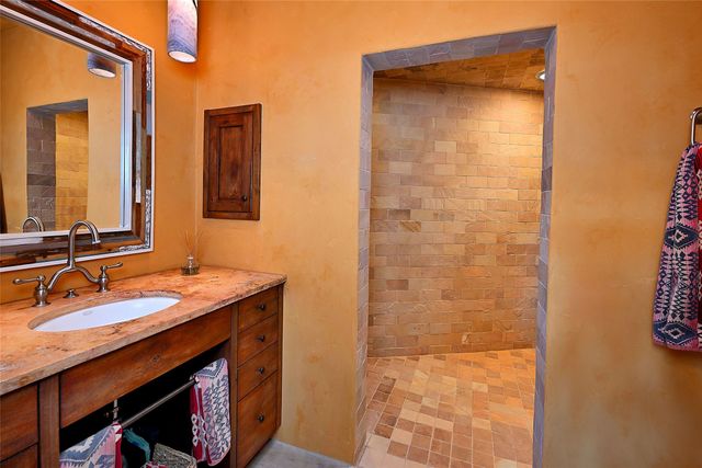 35 Vista Hermosa, Santa Fe, NM 87506