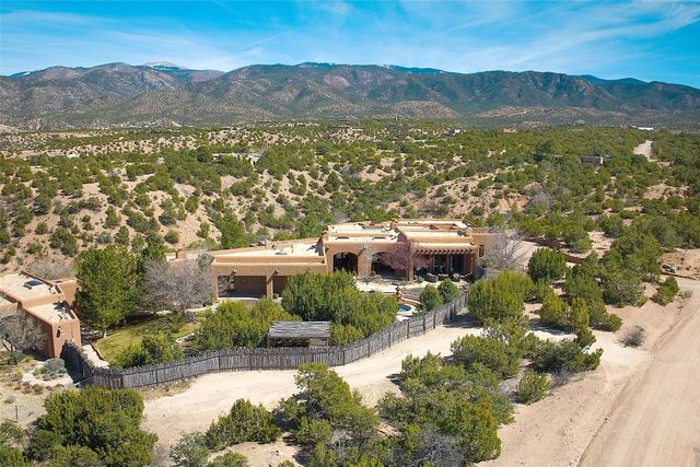 35 Vista Hermosa, Santa Fe, NM 87506