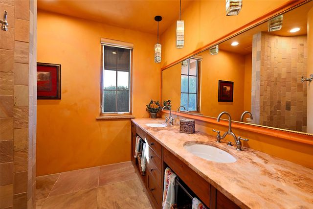 35 Vista Hermosa, Santa Fe, NM 87506