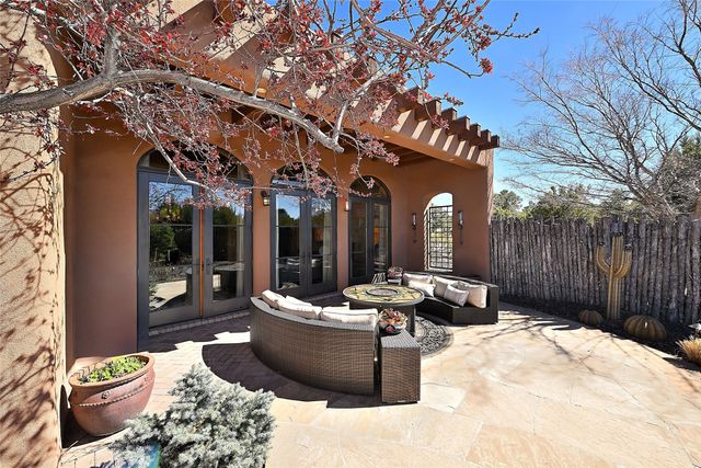 35 Vista Hermosa, Santa Fe, NM 87506
