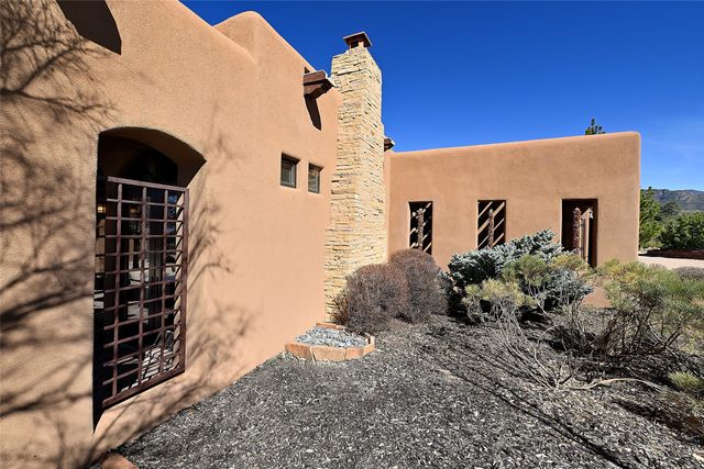 35 Vista Hermosa, Santa Fe, NM 87506