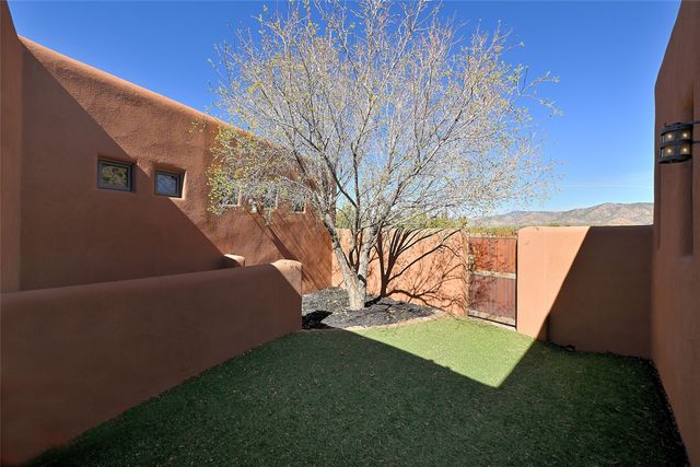 35 Vista Hermosa, Santa Fe, NM 87506