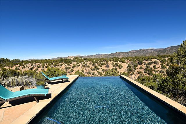 35 Vista Hermosa, Santa Fe, NM 87506