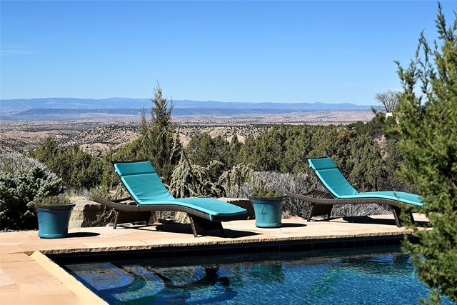 35 Vista Hermosa, Santa Fe, NM 87506