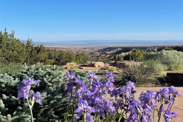 35 Vista Hermosa, Santa Fe, NM 87506