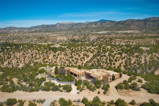 35 Vista Hermosa, Santa Fe, NM 87506