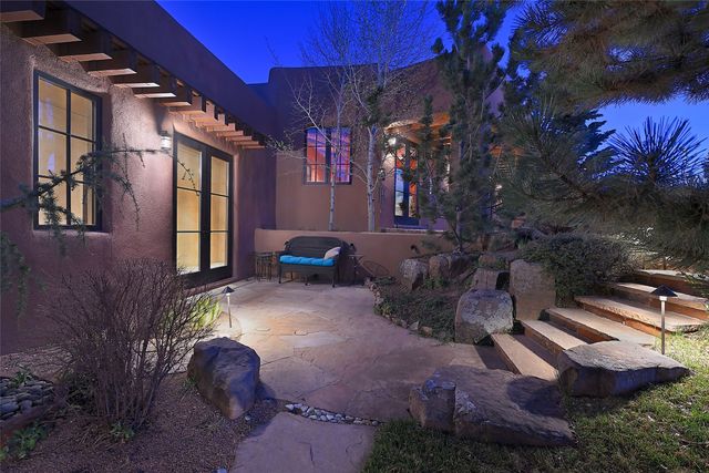35 Vista Hermosa, Santa Fe, NM 87506