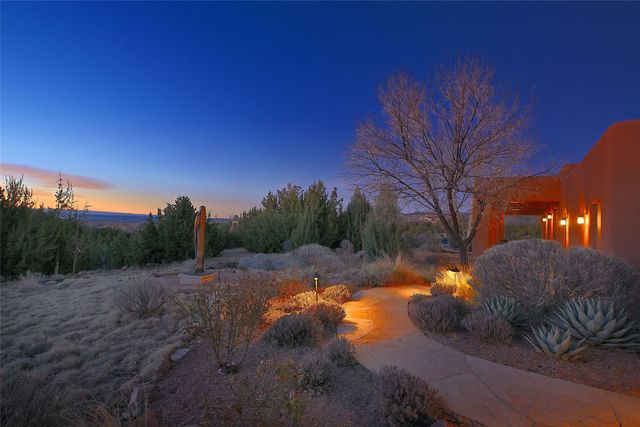 35 Vista Hermosa, Santa Fe, NM 87506