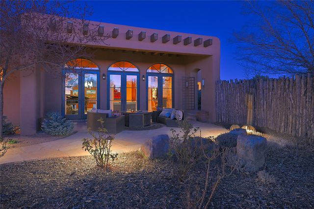 35 Vista Hermosa, Santa Fe, NM 87506