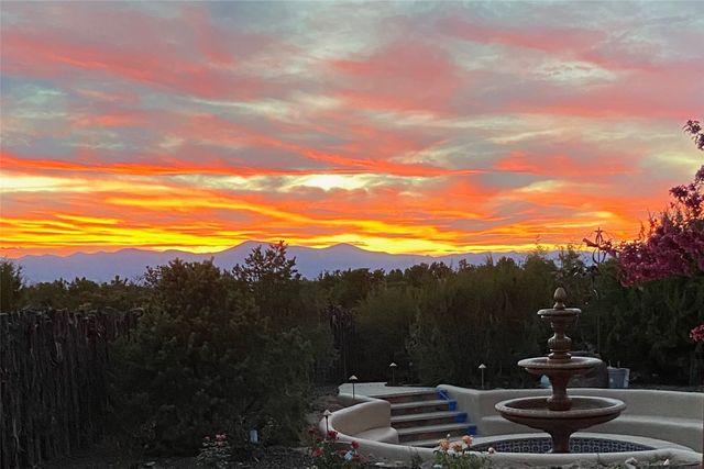 35 Vista Hermosa, Santa Fe, NM 87506