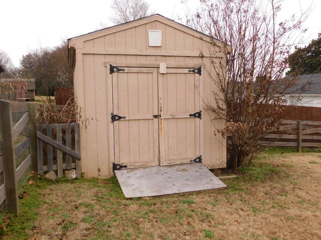 215 Elliott Ct, Columbia, TN 38401