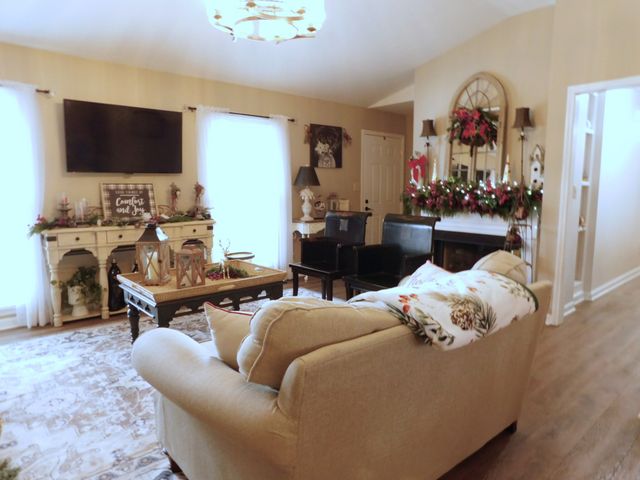 215 Elliott Ct, Columbia, TN 38401