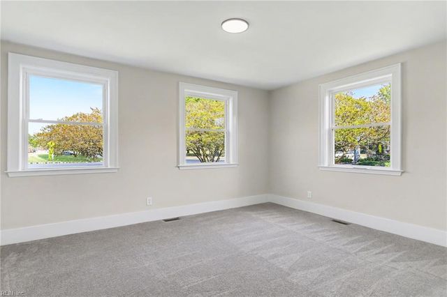 414 West RD, Portsmouth, VA 23707